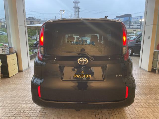 シエンタ ハイブリッドＸ　登録済未使用車　片側電動スライドドア　衝突被害軽減ブレーキ　コーナーセンサー　スマートキー　アダクティブクルーズコントロール　ＬＥＤヘッドライト　電動格納ドアミラー　３列シート７人乗り（9枚目）