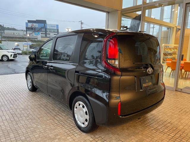 シエンタ ハイブリッドＸ　登録済未使用車　片側電動スライドドア　衝突被害軽減ブレーキ　コーナーセンサー　スマートキー　アダクティブクルーズコントロール　ＬＥＤヘッドライト　電動格納ドアミラー　３列シート７人乗り（10枚目）