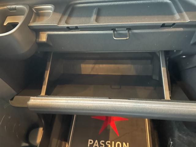 シエンタ ハイブリッドＸ　登録済未使用車　片側電動スライドドア　衝突被害軽減ブレーキ　コーナーセンサー　スマートキー　アダクティブクルーズコントロール　ＬＥＤヘッドライト　電動格納ドアミラー　３列シート７人乗り（20枚目）