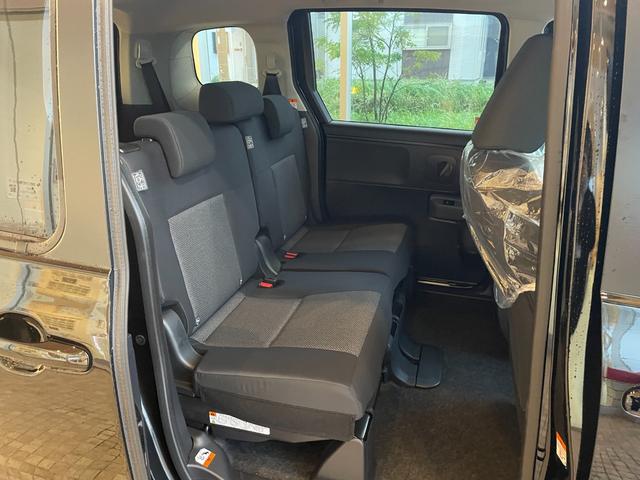 シエンタ ハイブリッドＸ　登録済未使用車　片側電動スライドドア　衝突被害軽減ブレーキ　コーナーセンサー　スマートキー　アダクティブクルーズコントロール　ＬＥＤヘッドライト　電動格納ドアミラー　３列シート７人乗り（25枚目）