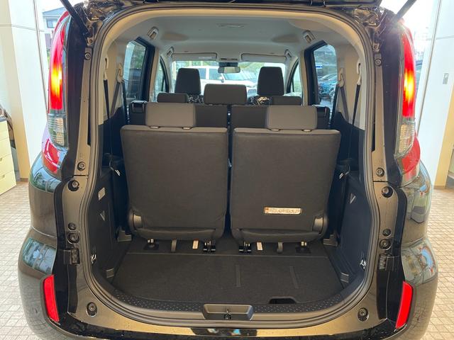 シエンタ ハイブリッドＸ　登録済未使用車　片側電動スライドドア　衝突被害軽減ブレーキ　コーナーセンサー　スマートキー　アダクティブクルーズコントロール　ＬＥＤヘッドライト　電動格納ドアミラー　３列シート７人乗り（26枚目）