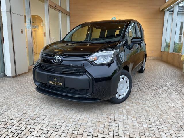 シエンタ ハイブリッドＸ　登録済未使用車　片側電動スライドドア　衝突被害軽減ブレーキ　コーナーセンサー　スマートキー　アダクティブクルーズコントロール　ＬＥＤヘッドライト　電動格納ドアミラー　３列シート７人乗り（4枚目）