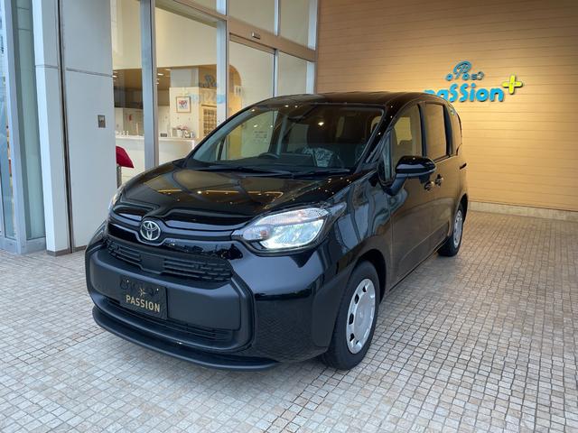 シエンタ ハイブリッドＸ　登録済未使用車　片側電動スライドドア　衝突被害軽減ブレーキ　コーナーセンサー　スマートキー　アダクティブクルーズコントロール　ＬＥＤヘッドライト　電動格納ドアミラー　３列シート７人乗り（5枚目）