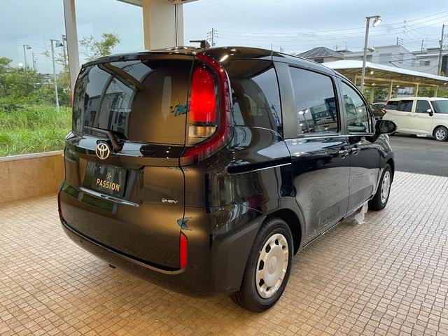 シエンタ ハイブリッドＸ　登録済未使用車　片側電動スライドドア　衝突被害軽減ブレーキ　コーナーセンサー　スマートキー　アダクティブクルーズコントロール　ＬＥＤヘッドライト　電動格納ドアミラー　３列シート７人乗り（8枚目）