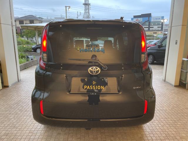 シエンタ ハイブリッドＸ　登録済未使用車　片側電動スライドドア　衝突被害軽減ブレーキ　コーナーセンサー　スマートキー　アダクティブクルーズコントロール　ＬＥＤヘッドライト　電動格納ドアミラー　３列シート７人乗り（9枚目）