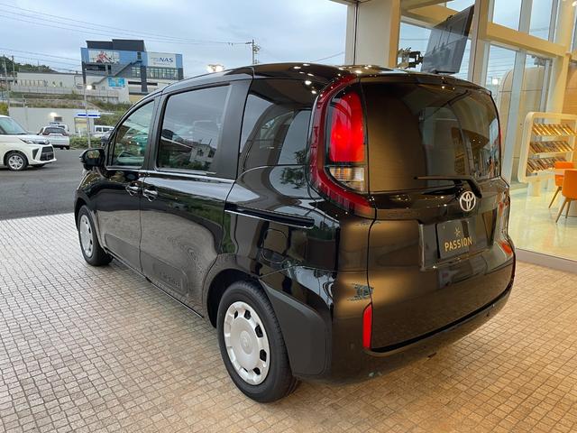 シエンタ ハイブリッドＸ　登録済未使用車　片側電動スライドドア　衝突被害軽減ブレーキ　コーナーセンサー　スマートキー　アダクティブクルーズコントロール　ＬＥＤヘッドライト　電動格納ドアミラー　３列シート７人乗り（10枚目）