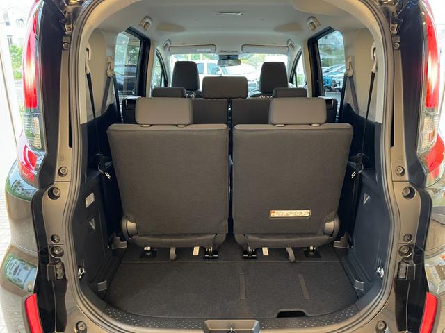シエンタ ハイブリッドＸ　登録済未使用車　片側電動スライドドア　衝突被害軽減ブレーキ　コーナーセンサー　スマートキー　アダクティブクルーズコントロール　ＬＥＤヘッドライト　電動格納ドアミラー　３列シート７人乗り（11枚目）