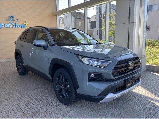 ＲＡＶ４ アドベンチャー　登録済未使用車　衝突被害軽減ブレーキ　コーナーセンサー　１０．５インチディスプレイオーディオ　ＥＴＣ２．０　デジタルインナーミラー　バックカメラ　アダクティブクルーズコントロール　パワーシート（7枚目）