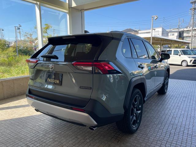 ＲＡＶ４ アドベンチャー　登録済未使用車　衝突被害軽減ブレーキ　コーナーセンサー　１０．５インチディスプレイオーディオ　ＥＴＣ２．０　デジタルインナーミラー　バックカメラ　アダクティブクルーズコントロール　パワーシート（8枚目）