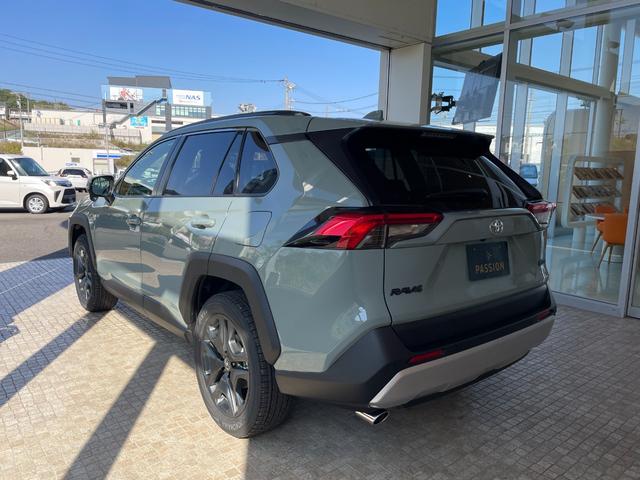ＲＡＶ４ アドベンチャー　登録済未使用車　衝突被害軽減ブレーキ　コーナーセンサー　１０．５インチディスプレイオーディオ　ＥＴＣ２．０　デジタルインナーミラー　バックカメラ　アダクティブクルーズコントロール　パワーシート（10枚目）