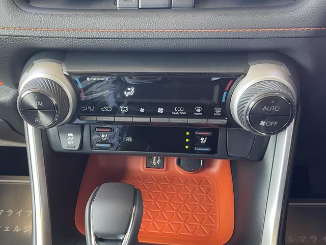 ＲＡＶ４ アドベンチャー　登録済未使用車　衝突被害軽減ブレーキ　コーナーセンサー　１０．５インチディスプレイオーディオ　ＥＴＣ２．０　デジタルインナーミラー　バックカメラ　アダクティブクルーズコントロール　パワーシート（13枚目）