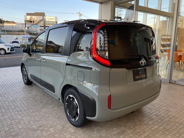 シエンタ ハイブリッドＺ　登録済未使用車　ディスプレイオーディオ　ＥＴＣ２．０　ドライブレコーダー　アドバンスドパーク　アダクティブクルーズコントロール　コンフォートＰＫＧ　寒冷地仕様　シートヒーター　両側電動スライドドア（10枚目）