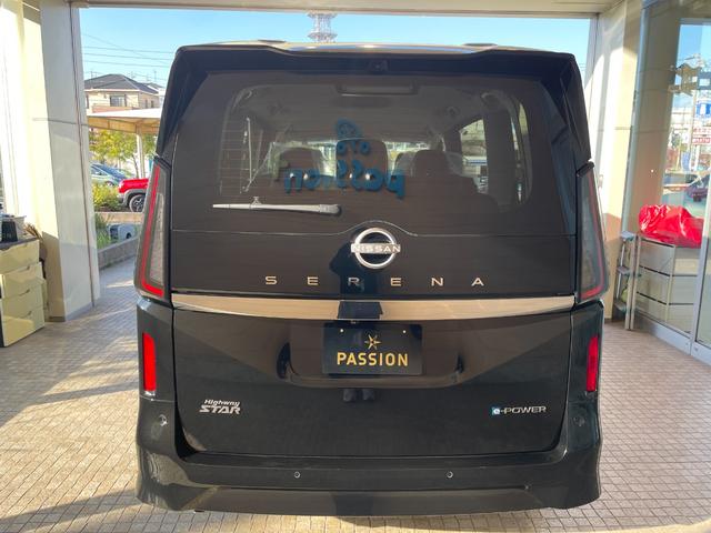 セレナ ｅ－パワー　ハイウェイスターＶ　登録済未使用車　両側電動スライドドア　衝突被害軽減ブレーキ　コーナーセンサー　アラウンドビューモニター　プロパイロット　デジタルインナーミラー　アルミホイール　ＬＥＤヘッドライト　電動格納ドアミラー（9枚目）