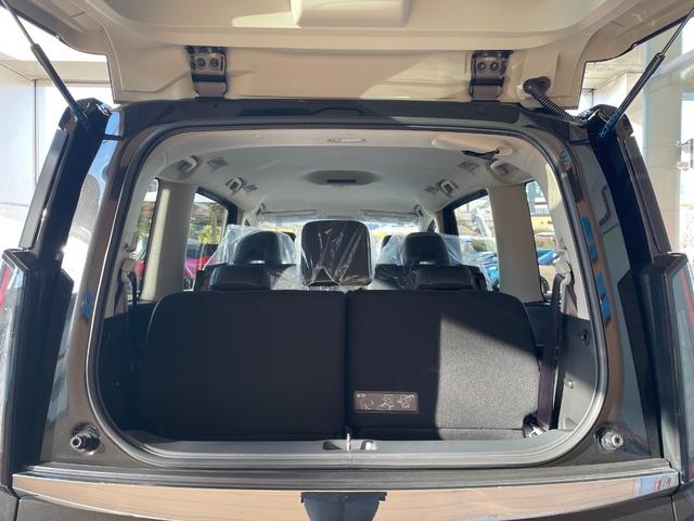 セレナ ｅ－パワー　ハイウェイスターＶ　登録済未使用車　両側電動スライドドア　衝突被害軽減ブレーキ　コーナーセンサー　アラウンドビューモニター　プロパイロット　デジタルインナーミラー　アルミホイール　ＬＥＤヘッドライト　電動格納ドアミラー（13枚目）