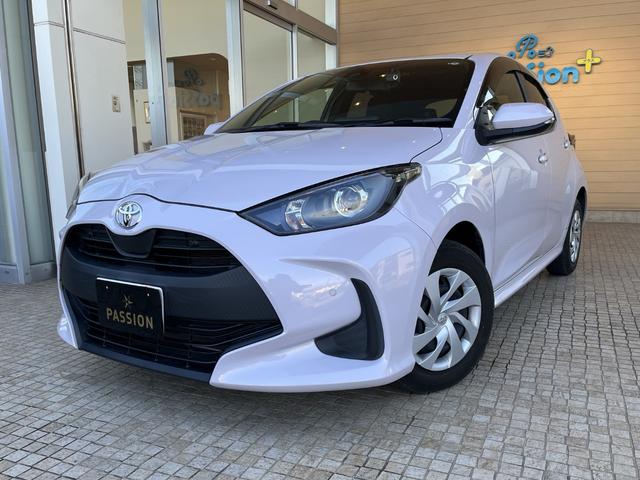 ヤリス X 車検8年9月 衝突被害軽減ブレーキ コーナーセンサー スマートキー ディスプレイオーディオ 電動格納ドアミラー 横滑り防止機能 マニュアルエアコン パワーウインドウ 光軸調整機能 オートハイビーム(4枚目)