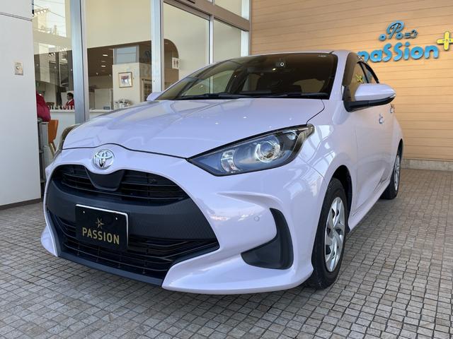 ヤリス X 車検8年9月 衝突被害軽減ブレーキ コーナーセンサー スマートキー ディスプレイオーディオ 電動格納ドアミラー 横滑り防止機能 マニュアルエアコン パワーウインドウ 光軸調整機能 オートハイビーム(5枚目)