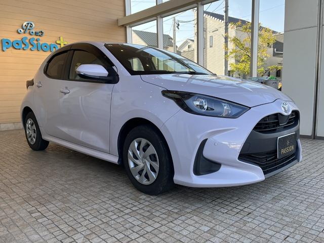 ヤリス X 車検8年9月 衝突被害軽減ブレーキ コーナーセンサー スマートキー ディスプレイオーディオ 電動格納ドアミラー 横滑り防止機能 マニュアルエアコン パワーウインドウ 光軸調整機能 オートハイビーム(7枚目)