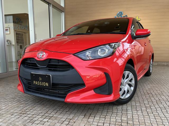 ヤリス X 車検2年 衝突被害軽減ブレーキ スマートキー 電動格納ドアミラー ディスプレイオーディオ LEDヘッドライト 横滑り防止機能 バックカメラ オートハイビーム 光軸調整機能 マニュアルエアコン(4枚目)