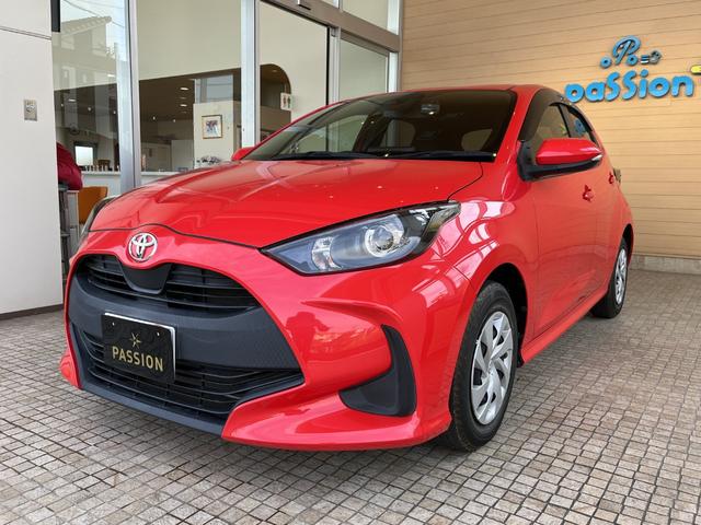 ヤリス X 車検2年 衝突被害軽減ブレーキ スマートキー 電動格納ドアミラー ディスプレイオーディオ LEDヘッドライト 横滑り防止機能 バックカメラ オートハイビーム 光軸調整機能 マニュアルエアコン(5枚目)