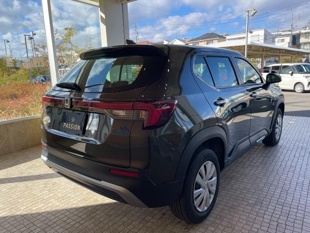 ＷＲ－Ｖ Ｘ　登録済未使用車　衝突被害軽減ブレーキ　コーナーセンサー　スマートホン　電動格納ドアミラー　バックカメラ　ＬＥＤヘッドライト　オートエアコン　アダクティブクルーズコントロール　横滑り防止機能（8枚目）