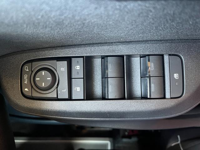 ヤリスクロス Ｘ　登録済未使用車　衝突被害軽減ブレーキ　コーナーセンサー　ディスプレイオーディオ　横滑り防止機能　アダクティブクルーズコントロール　オートエアコン　横滑り防止機能　ＥＴＣ　電動格納ドアミラー（22枚目）