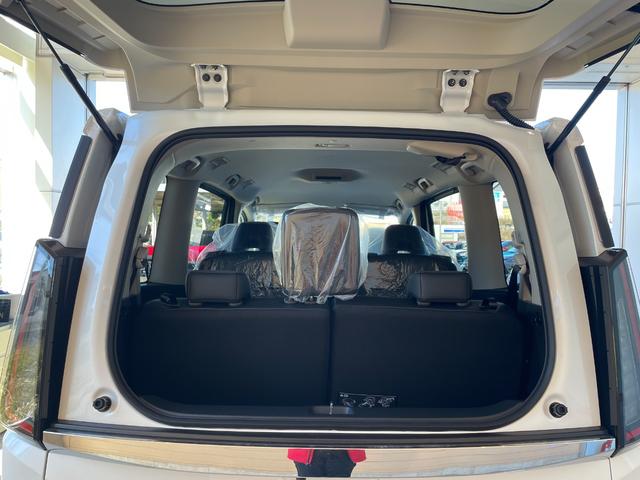 セレナ ｅ－パワー　ハイウェイスターＶ　登録済未使用車　両側電動スライドドア　衝突被害軽減ブレーキ　コーナーセンサー　アラウンドビューモニター　プロパイロット　デジタルインナーミラー　アルミホイール　ＬＥＤヘッドライト　電動格納ドアミラー（12枚目）