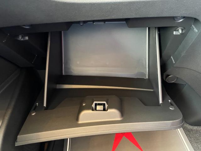 セレナ ｅ－パワー　ハイウェイスターＶ　登録済未使用車　両側電動スライドドア　衝突被害軽減ブレーキ　コーナーセンサー　アラウンドビューモニター　プロパイロット　デジタルインナーミラー　アルミホイール　ＬＥＤヘッドライト　電動格納ドアミラー（22枚目）