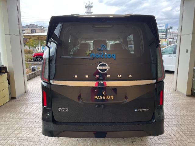 セレナ ｅ－パワー　ハイウェイスターＶ　登録済未使用車　両側電動スライドドア　衝突被害軽減ブレーキ　コーナーセンサー　アラウンドビューモニター　プロパイロット　デジタルインナーミラー　アルミホイール　ＬＥＤヘッドライト　電動格納ドアミラー（9枚目）