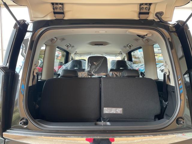 セレナ ｅ－パワー　ハイウェイスターＶ　登録済未使用車　両側電動スライドドア　衝突被害軽減ブレーキ　コーナーセンサー　アラウンドビューモニター　プロパイロット　デジタルインナーミラー　アルミホイール　ＬＥＤヘッドライト　電動格納ドアミラー（12枚目）