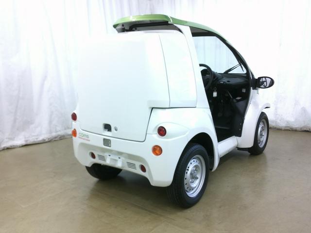 トヨタ 　コムス　Ｂ・ＣＯＭデリバリー　サイドバイザー　ハイビームスイッチ　フロントディスクブレーキ　１０メートル充電ケーブル　電気自動車　１人乗り　１００Ｖ充電　ミニカー（6枚目）