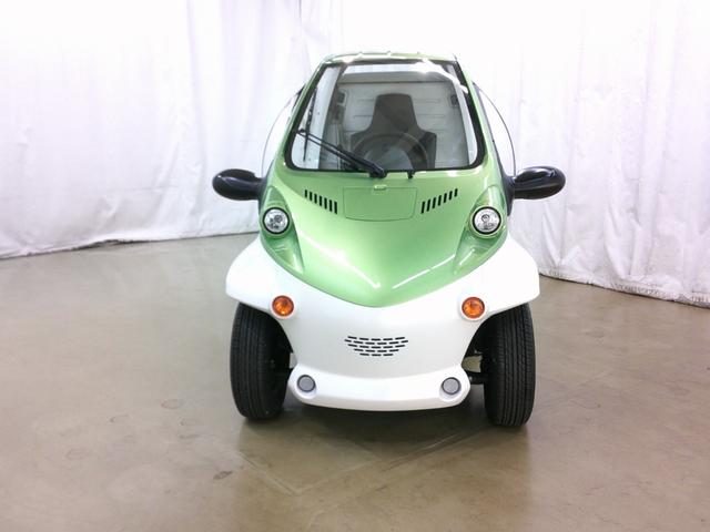 トヨタ 　コムス　Ｂ・ＣＯＭデリバリー　サイドバイザー　ハイビームスイッチ　フロントディスクブレーキ　１０メートル充電ケーブル　１００Ｖ充電　１人乗り　電気自動車　ミニカー（3枚目）
