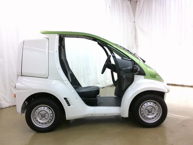 トヨタ 　コムス　Ｂ・ＣＯＭデリバリー　サイドバイザー　ハイビームスイッチ　フロントディスクブレーキ　１０メートル充電ケーブル　１００Ｖ充電　１人乗り　電気自動車　ミニカー（5枚目）