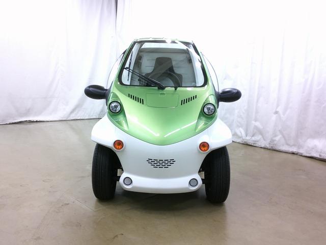 トヨタ 　コムス　Ｂ・ＣＯＭデリバリー　サイドバイザー　ハイビームスイッチ　フロントディスクブレーキ　１０メートル充電ケーブル　電気自動車　１人乗り　１００Ｖ充電　ミニカー（3枚目）