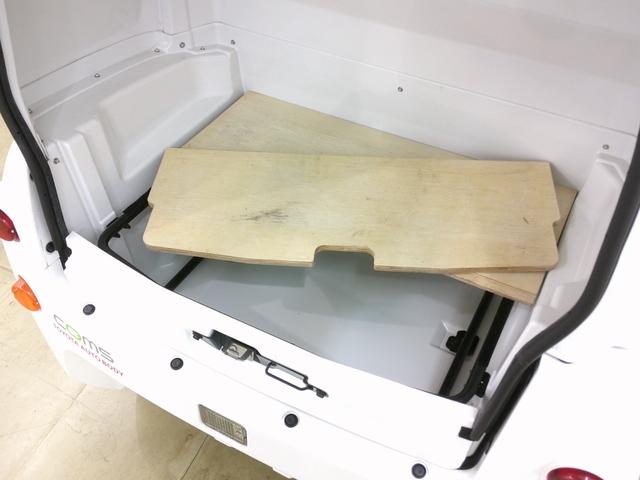 ���~���̎��O�����ł��܂��B�O���Ɛ[���������傫�ȉו����ڂ����܂��B�ő�ύڗʂ͂R�O�j���B