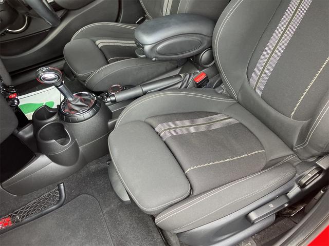 ＭＩＮＩ クーパーＳ　ジョンクーパーワークスパッケージ　ＥＴＣ　ナビ　オートクルーズコントロール　アルミホイール　オートライト　ＨＩＤ　ターボ　ＡＴ　盗難防止システム　ＡＢＳ　ＥＳＣ　ＵＳＢ　ミュージックプレイヤー接続可（29枚目）