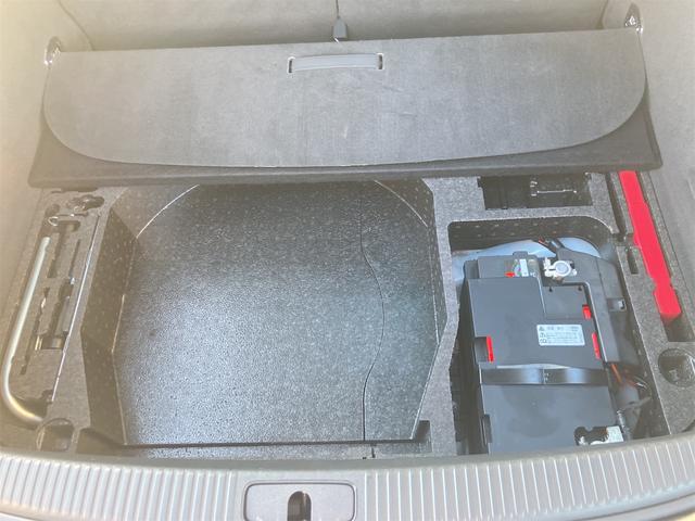 TTクーペ 1.8TFSI Sラインコンペティション 110台限定車 キセノン キーレス アルカンタラハーフレザーシート ナビ TV CVT オートライト 電動格納ミラー アルミホイール ESC CD DVD再生 USB Bluetooth(11枚目)