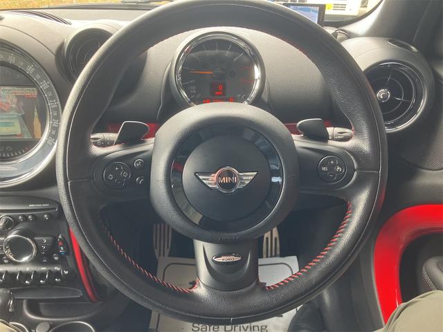 MINI ジョンクーパーワークス クロスオーバー 4WD ドライブレコーダー ETC バックカメラ ナビ TV クリアランスソナー オートクルーズコントロール アルミホイール キーレスエントリー シートヒーター HID AT 盗難防止システム ABS(3枚目)
