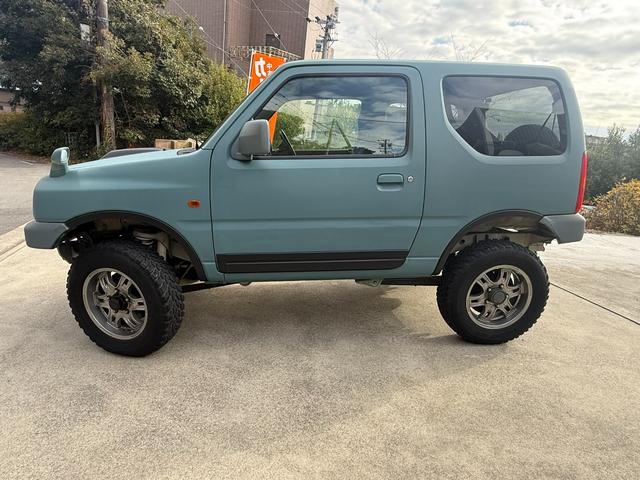 ジムニー FISフリースタイルワールドカップリミテッド 3インチUP 全塗装・社外マフラー・社外アルミ・カスタム車(19枚目)