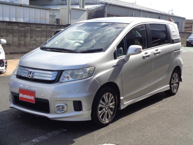 フリードスパイクハイブリッド ジャストセレクション　ＴＯＹＯ製新品タイヤ付　社外ナビゲーション　フルセグテレビ　バックカメラ　両側パワースライドドア　キセノンヘッドライト　ビルトインＥＴＣ　スマートキー　ハーフレザーシート（4枚目）