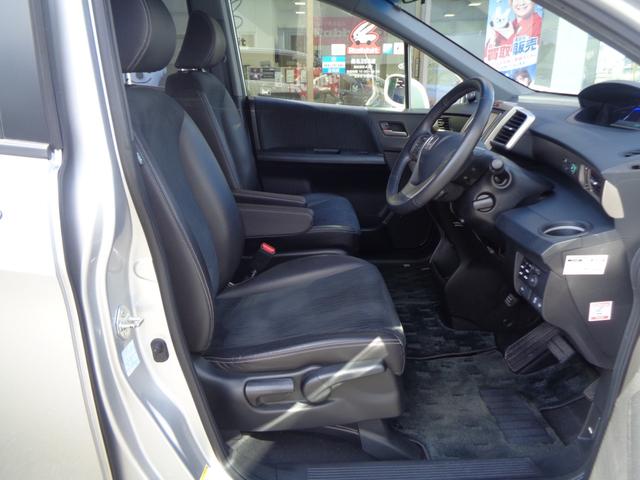 フリードスパイクハイブリッド ジャストセレクション　ＴＯＹＯ製新品タイヤ付　社外ナビゲーション　フルセグテレビ　バックカメラ　両側パワースライドドア　キセノンヘッドライト　ビルトインＥＴＣ　スマートキー　ハーフレザーシート（12枚目）