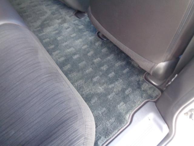 フリードスパイクハイブリッド ジャストセレクション　ＴＯＹＯ製新品タイヤ付　社外ナビゲーション　フルセグテレビ　バックカメラ　両側パワースライドドア　キセノンヘッドライト　ビルトインＥＴＣ　スマートキー　ハーフレザーシート（18枚目）