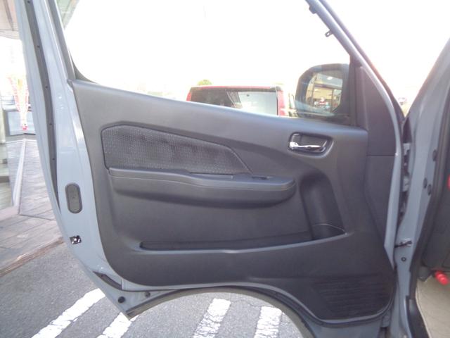 キャラバン グランドプレミアムＧＸ　マイルーム　ワンオーナー　４ＷＤ　スペアスマートキー有　パワースライドドア　折りたたみベッド　ＯＨＬＩＮＳショックアブソーバー　社外ボンネットスポイラー　社外リアスポイラー　外部給電（36枚目）