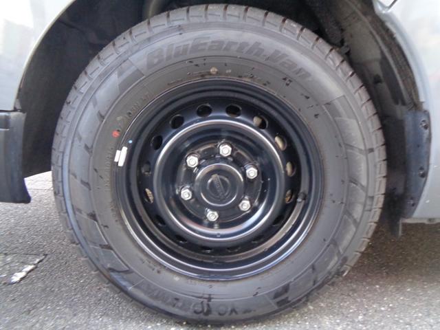 キャラバン グランドプレミアムＧＸ　マイルーム　ワンオーナー　４ＷＤ　スペアスマートキー有　パワースライドドア　折りたたみベッド　ＯＨＬＩＮＳショックアブソーバー　社外ボンネットスポイラー　社外リアスポイラー　外部給電（46枚目）