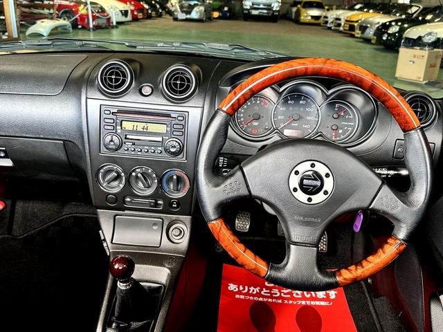 コペン アクティブトップ　５ＭＴ　ＥＴＣ　Ｇパッケージ　オプションウッドＭＯＭＯステアリング　オプションウッドシフトノブ　純正シートヒーター　純正ＨＩＤヘッドライト　専門店整備済み　室内展示車両（15枚目）