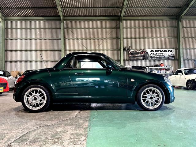 コペン タンレザーエディション　４ＡＴ　ＥＴＣ　社外１５インチアルミ　社外ＬＥＤヘッドライト＆ＬＥＤフォグライト　社外前後ストラットタワーバー　純正タンカラー内装　シートヒーター　純正ウッド内装　専門店整備済み　室内展示車両（4枚目）