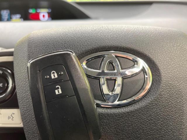 S 純正9インチナビ 禁煙車 バックカメラ ETC Bluetooth フルセグ LEDヘッド&フォグ 革巻きステアリング 15インチアルミ スマートキー オートライト オートエアコン バニティミラー(6枚目)