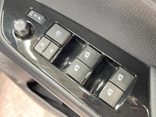 S 純正9インチナビ 禁煙車 バックカメラ ETC Bluetooth フルセグ LEDヘッド&フォグ 革巻きステアリング 15インチアルミ スマートキー オートライト オートエアコン バニティミラー(40枚目)