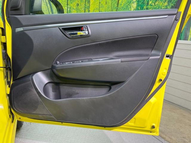 ベースグレード MT 禁煙車 ETC クルーズコントロール スマートキー オートエアコン 革巻きステアリング ステアリングスイッチ 17インチアルミホイール フォグライト CD再生 盗難防止システム 横滑防止装置(31枚目)