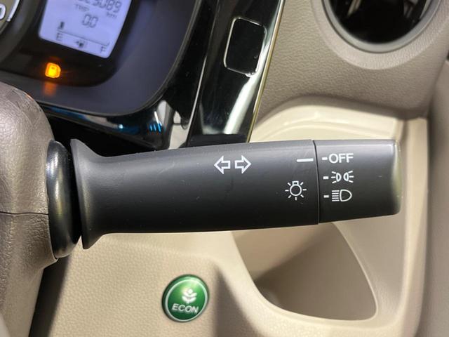 G SSパッケージ 禁煙車 衝突軽減装置 SDナビ Bluetooth フルセグ ETC スマートキー オートエアコン プライバシーガラス 盗難防止装置 アイドリングストップ バニティミラー ブラウンインテリア(25枚目)
