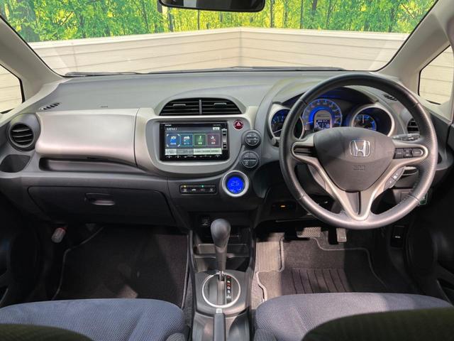 ハイブリッド・10thアニバーサリー 禁煙車 純正SDナビ バックカメラ ETC クルーズコントロール スマートキー 革巻きステアリング DVD再生 盗難防止装置 プライバシーガラス ベンチシート バニティミラー(2枚目)